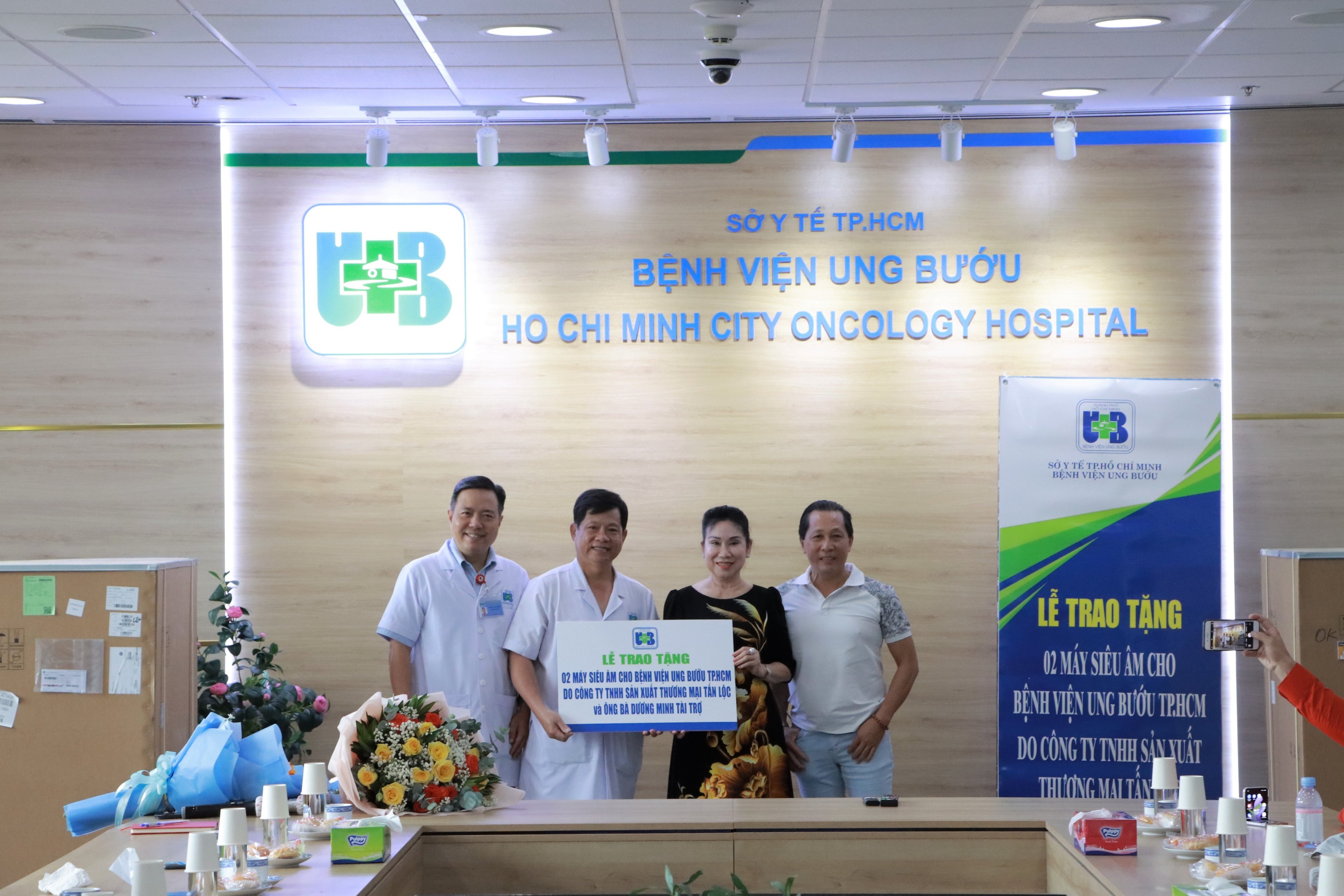 Hoạt động thiện nguyện - Trao máy Siêu Âm màu cho bv Ung Bướu TP,HCM
